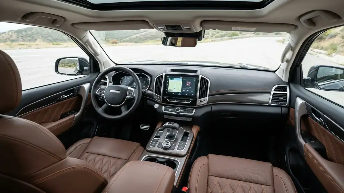 Эргономичный салон нового Haval H9 с дисплеем 14.6 дюйма и физическими клавишами блокировок дифференциалов