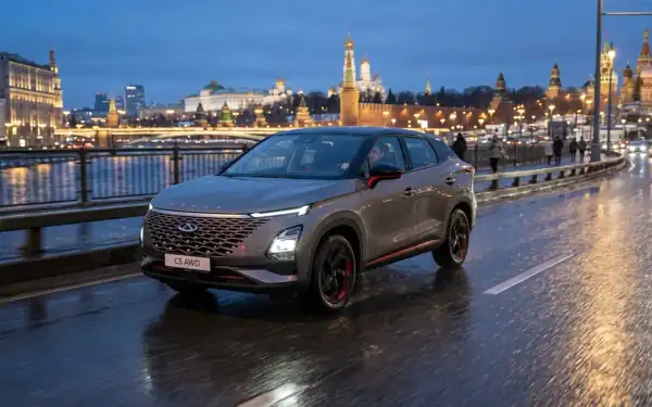 Обзор Omoda C5 4WD: мотор 1.6T, робот и цены